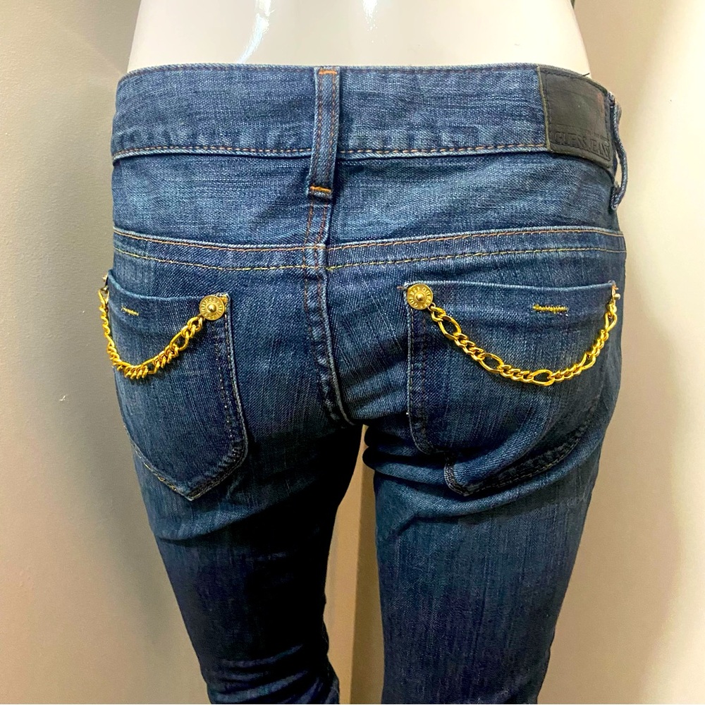 Guess Skinny Leg Jeans with Gold Chains on pockets and zipper on ankles. Size 27